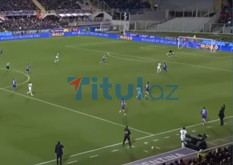  Məşhur futbolçu yerə yıxıldı: Ölüm təhlükəsi var - Oyun dayandırıldı + ŞOK KADRLAR 