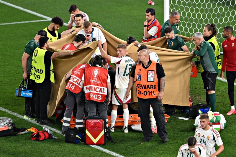  AÇ-2024-də dəhşətli anlar: Macar futbolçu yerə yıxıldı - FOTO 