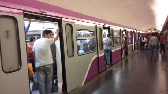  Şəhid atası olan xalq artisti bu geyimdə metroya mindi - Artıq belə gəzir... - FOTOLAR 
