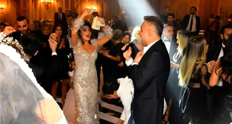  Məşhur müğənni toya getdiyi qadın ifaçılarla EŞQ YAŞAYIB - FOTO 