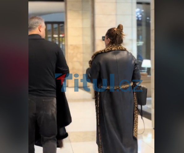  Azərbaycanlı məşhur qadının Bakı aeroportunda görüntüləndiyi kişi kimdir? - Ölkədən getdilər + FOTO 