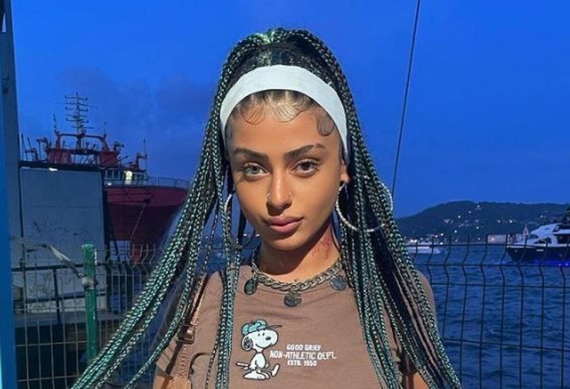  Azərbaycanlı  cazibədar müğənni Ronaldonun evindən çıxarkən görüldü - FOTO 
