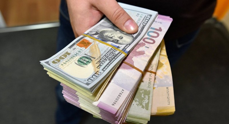  Dollar bahalaşır: Manatın taleyi necə olacaq? 